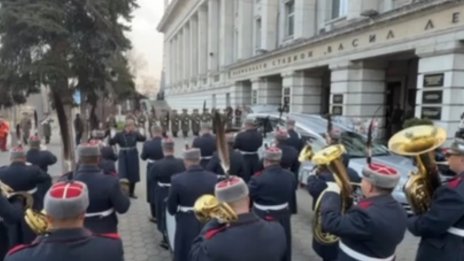 Изпратиха Боян Радев с духова музика (ВИДЕО)