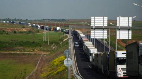 Близо 9 километра е опашката от автомобили на „Дунав мост 2”