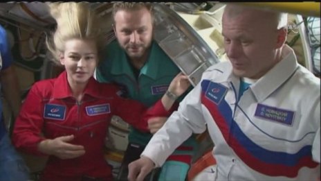 Kосмическият киноекипаж се завърна на Земята