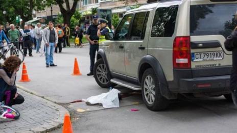 Шофьорът, убил малкия Паоло, пак се вихри на кола