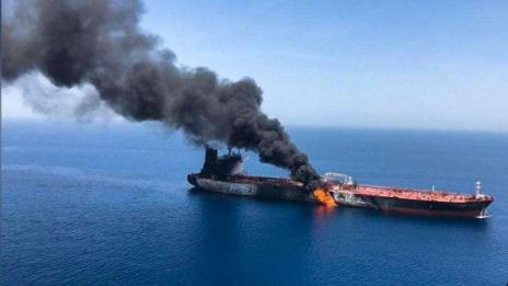 Моряците от атакувания танкер се върнаха обратно на борда