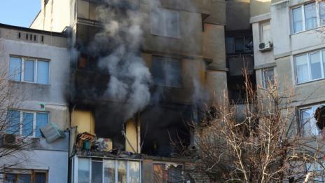 Поставиха на апаратно дишане жена, пострадала при взрива във Варна