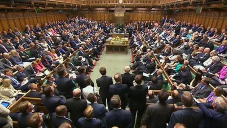 Британски министри заплашват с оставка заради Brexit