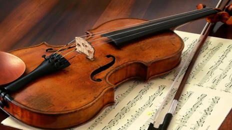 Открадната преди 37 години цигулка „Страдивариус” се завърна на сцената