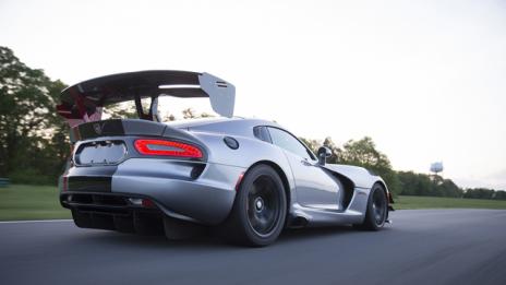 Рекордьора Dodge Viper ACR