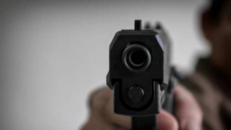 Двама обраха магазин в "Чайка" с газов пистолет