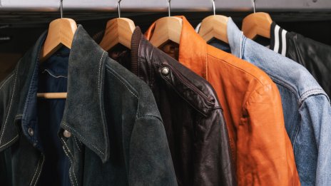 Забраняват на големите търговски вериги да унищожават дрехите, които не са продали