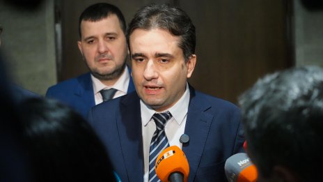  Божанов за високите сметки: Цените са били задържани до момента, в който влезе служебната власт