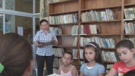 В библиотеката детски празник „Весели приказки в картинки“