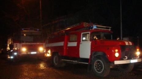 Пламна пожар в три къщи в центъра на Габрово  