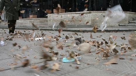 Жълт код за силен вятър в цялата страна утре