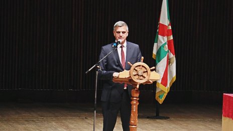 Премиерът продължава визитата си във Варна