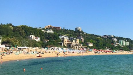 Стрелба на плаж край Варна 