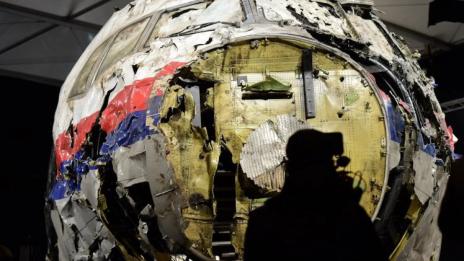 Роднини на още 55 жертви от полет MH17 подадоха иск срещу Русия