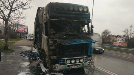 Камион се запали на „Цариградско шосе”