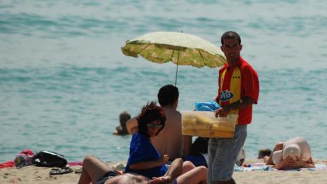 Продавачите на кукуруз на плажа намалели