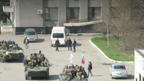 Украинците удариха Славянск. Бунтовниците свалиха два хеликоптера