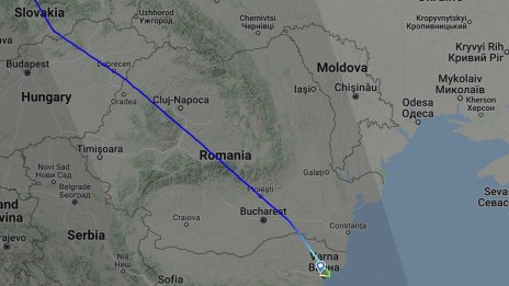Украински товарен самолет кацна във Варна: Какво ли (ще) превозва?