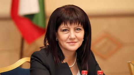 Цвета Караянчева остава шеф на парламента