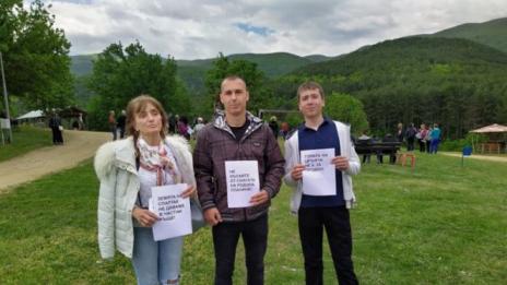 Протест срещу продажба на гора прекъсна учението в Црънча