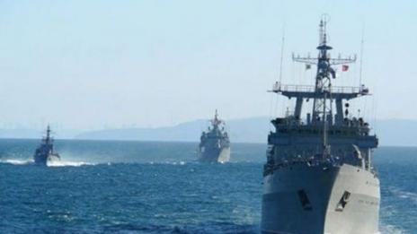 Украйна евакуира 5 военни кораба от базата в Севастопол