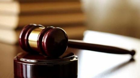 Рецидивист с осем присъди предаден на съд за изнасилване и грабеж