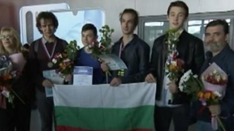 Четири медала за наши ученици от олимпиада по химия в Русия