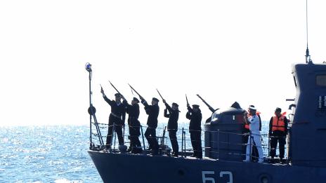 С ритуал в морето отбелязаха 100 години от гибелта на кап.-лейт. Кирил Минков