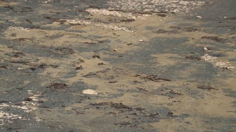 Недоволни от калпав ремонт блокират пътища за „Златните”