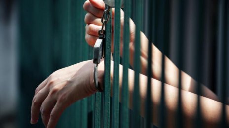 Млада дилърка продължава да търка наровете във Варна
