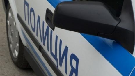 Мъж удари съселянин по главата и отмъкна сестра му