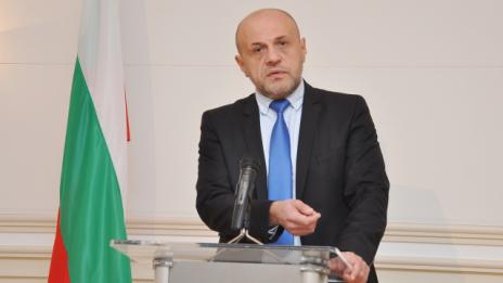 Кабинетът: Няма да подпишем споразумението на медсестрите, то ще дестабилизира системата