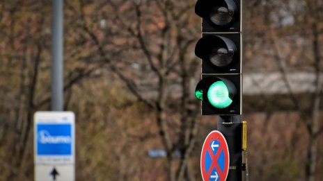 Възстановяват десните секции от светофарите на две кръстовища във Варна