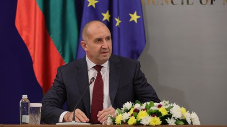 Румен Радев: Една трета от обществените поръчки са само с една оферта