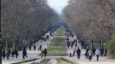 Населението на България намалява