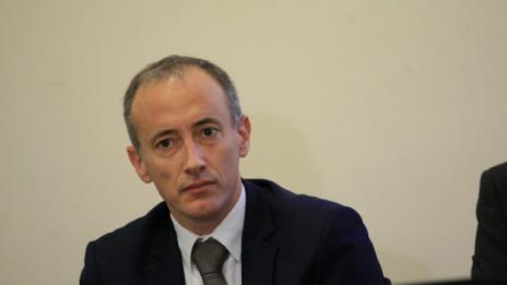 Учебната година да приключи от вкъщи? МОН не го изключва