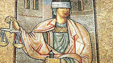 Осъдиха двама за грабеж на златен синджир във Варна