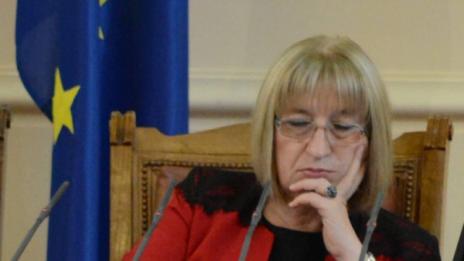 Крясъци, обиди... Депутати се съдят, Цачева наказва