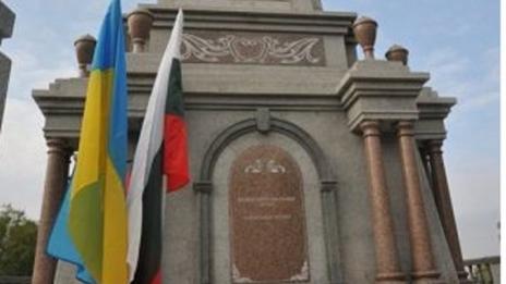 Вандали намазаха с боя паметника на българските опълченци в Болград