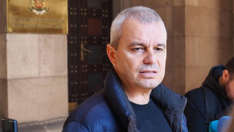 Лидерът на &ldquo;Възраждане&rdquo; и група негови привърженици блокираха входа на Министерски съвет