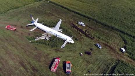 Самолет с 14 души на борда падна в Русия