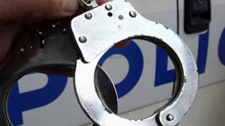 Спипаха 25-годишна да краде в хранителен магазин