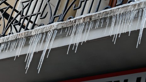 Студ сковава България и през уикенда