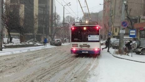 Линиите на градския транспорт във Варна се обслужват от сутринта