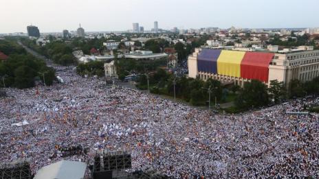  Хиляди протестираха срещу корупцията сред управляващите в Румъния