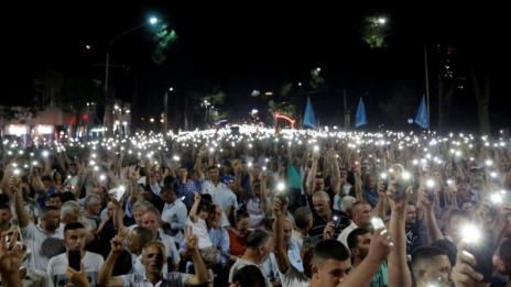 Опозицията в Албания поднови протестите за оставката на Рама  