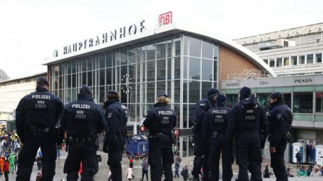 Заложническа драма наложи евакуация на гарата в Кьолн