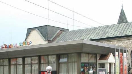 Задигнаха медния покрив на Кукления театър във Варна