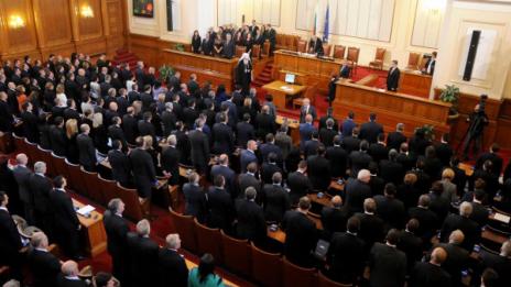 422 пъти депутати са бягали от работа