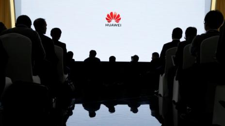 САЩ повдигнаха обвинения срещу Huawei